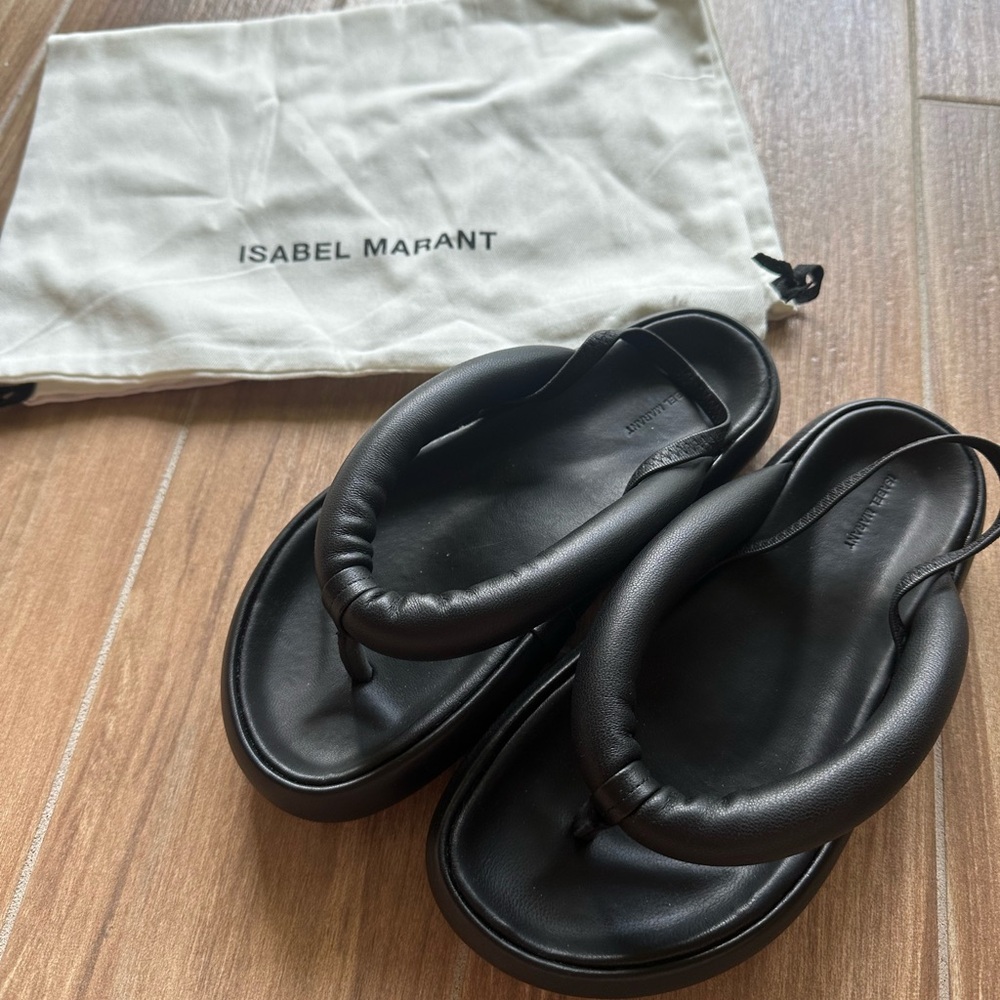Isabel Marant puffy flip flop 🖤